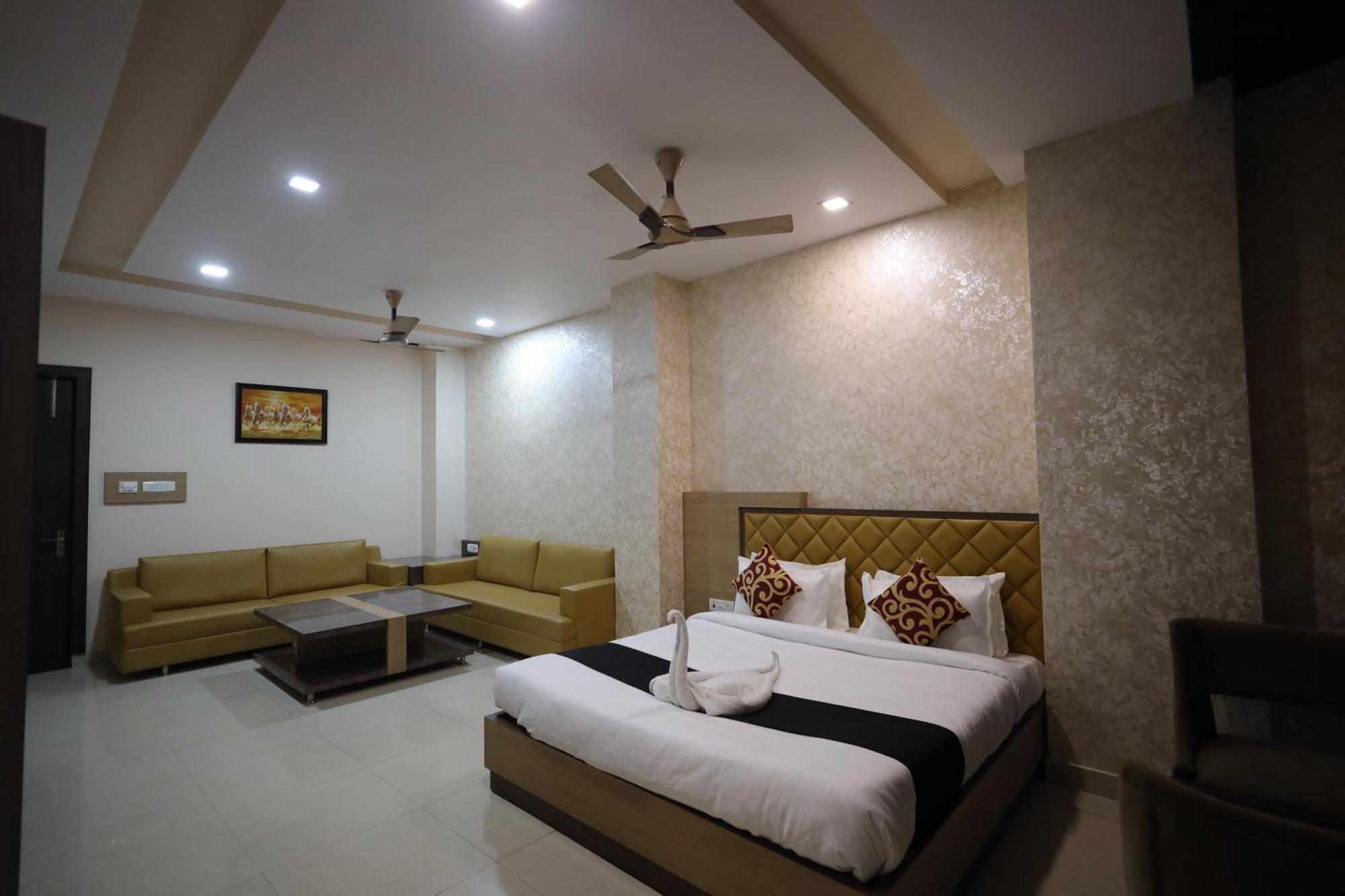 Hotel Bhagyaraj Palace A Luxury Hotel Keshavpuram Kanpur Bagian luar foto